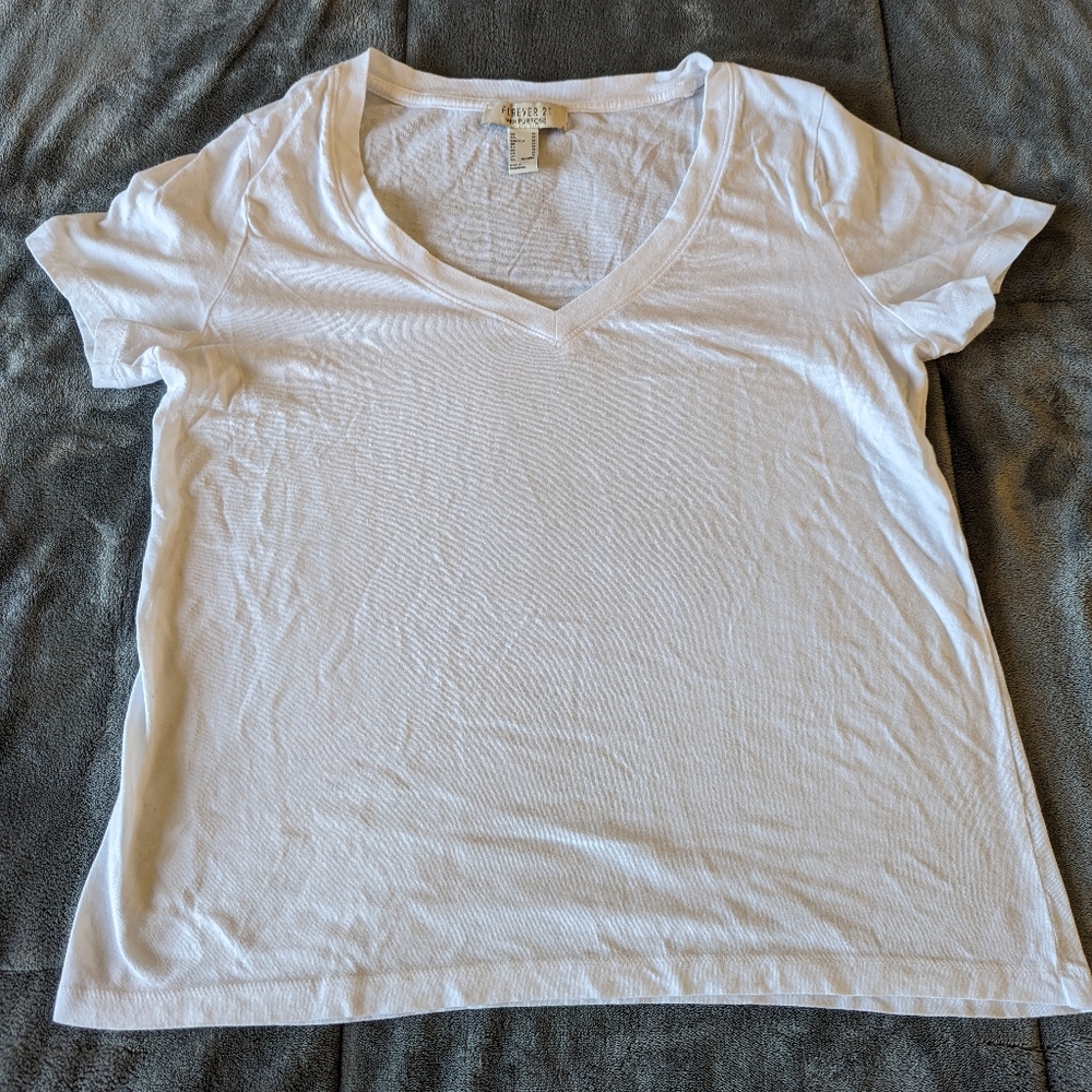 Forever 21 with Purpose white v-neck T-shirt sz M